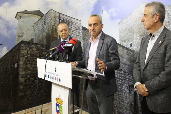 Maximiano Izquierdo atiende a la prensa ante Juan Pérez y Rafael Ramírez_opt
