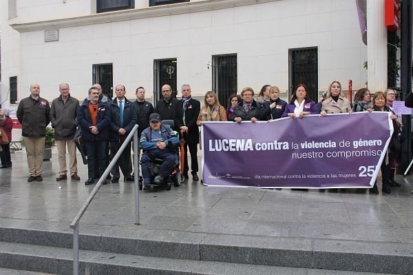 parte de la autoridades y representantes de las asociaciones locales_opt